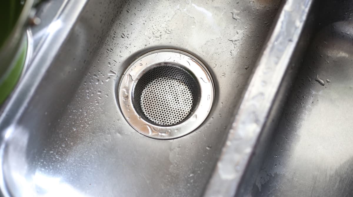 Stainless steel kitchen sink drain with mesh strainer to prevent clogs
